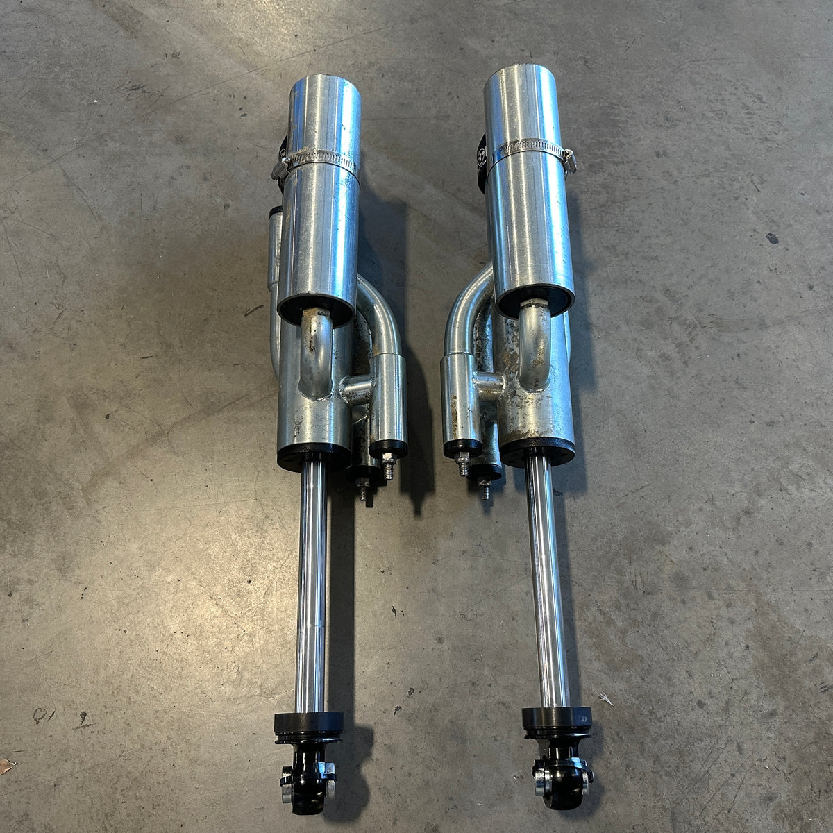 CARBON SHOCKS 2.5" X 8.0" 3 TUBE BYPASS PAIR – Thuren Fabrication